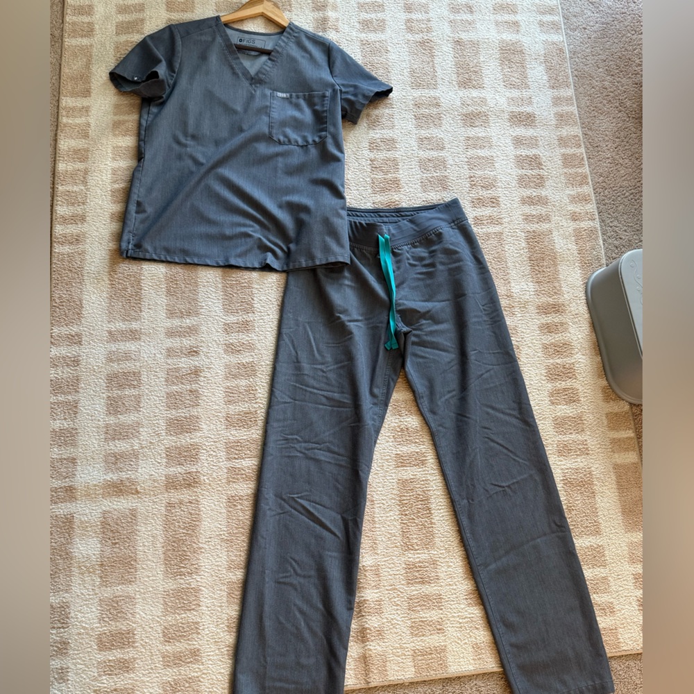Figs Graphite Catrina Small top and Livingston Scrub pant Small Tall EUC